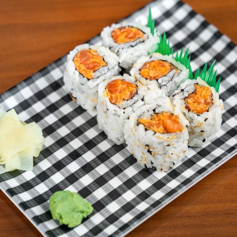 Spicy Salmon Roll: A Sushi Sensation